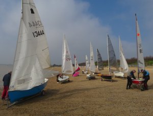 Some of the competitors rigging-up on the beach