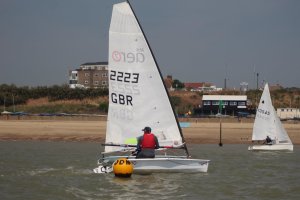Dave Ingle overtakes a few more competitors, in his RS Aero, during the Ken Potts Pursuit Race