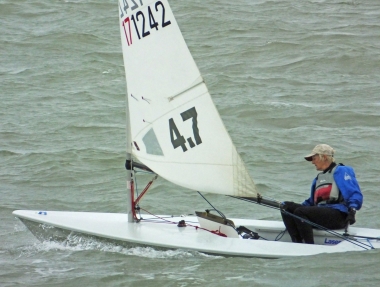 Yvonne Gough reaching in her Laser