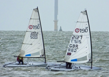 Ella Langfeldt windward of Tim Dye in their RS Aeros