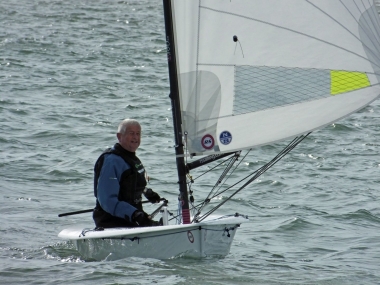 Martin Chivers running his RS Aero from the Seaward buoy to AWS