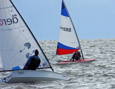 Derroll Pedder, in his RS Aero, calls starboard on Finley Taylor in his Topper