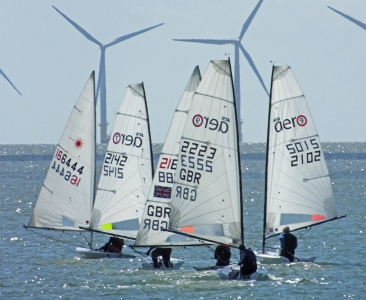 Some of the competitors running out to the Seaward mark