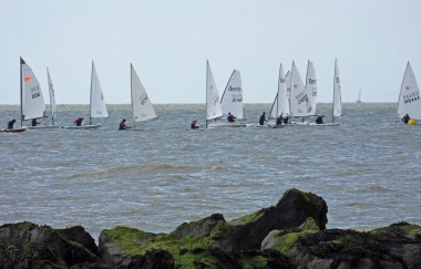  The main body of the fleet arrives at the first mark