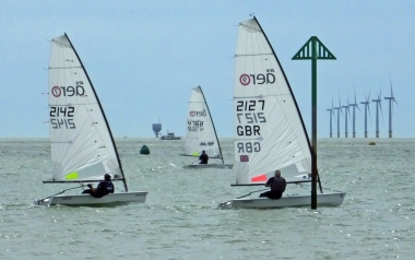 They're off - Tim Dye leads, with Ken Potts behind and Derroll Pedder further offshore
