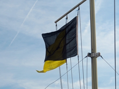 A rare sight at Gunfleet - the Black Flag warns competitors not to jump the line