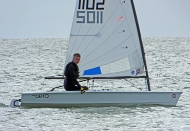 The winning horn causes John Tappenden to look round