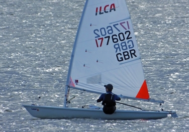 Adam Kedge drives his Laser through the pack