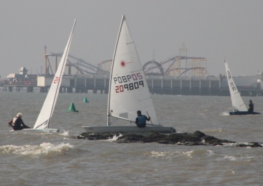 The battle between Andy Dunnett and Ken Potts on the beat from St. Michael's buoy to the line