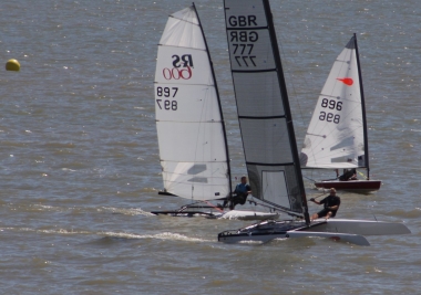 Brian Allen, on his A-class cat, flies past Ken Potts in his RS600