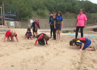 Rolling the egg along the sand with your nose - simple as that