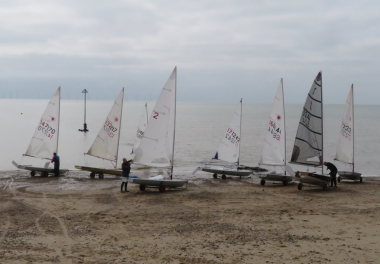 The competitors rig-up on the beach