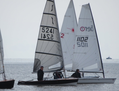 Michael Gutteridge's Solo, Paul Stanton's Laser, and John Tappenden's RS Aero all hover near the start line