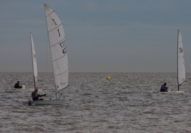 Dave Ingle leads John Tappenden in the RS Aeros