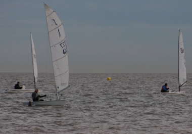 Dave Ingle leads John Tappenden in the RS Aeros