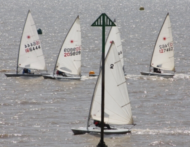 The start of the second race with Brian Allen closest to the Inner Distance Market