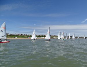 The fleet heads off to the Kingscliff buoy