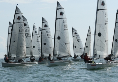 Another closely bunched start