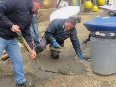 Steve and Ken get stuck-in to some cementing